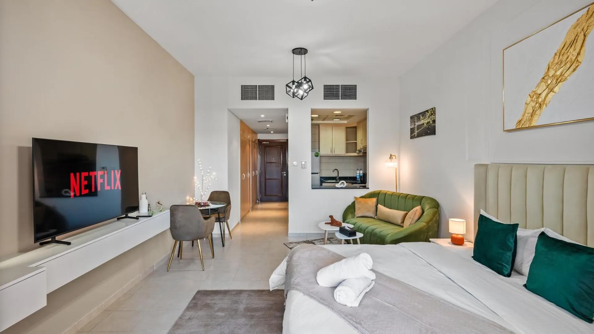Chic Studio Near Discovery Gardens Attractions Dubai