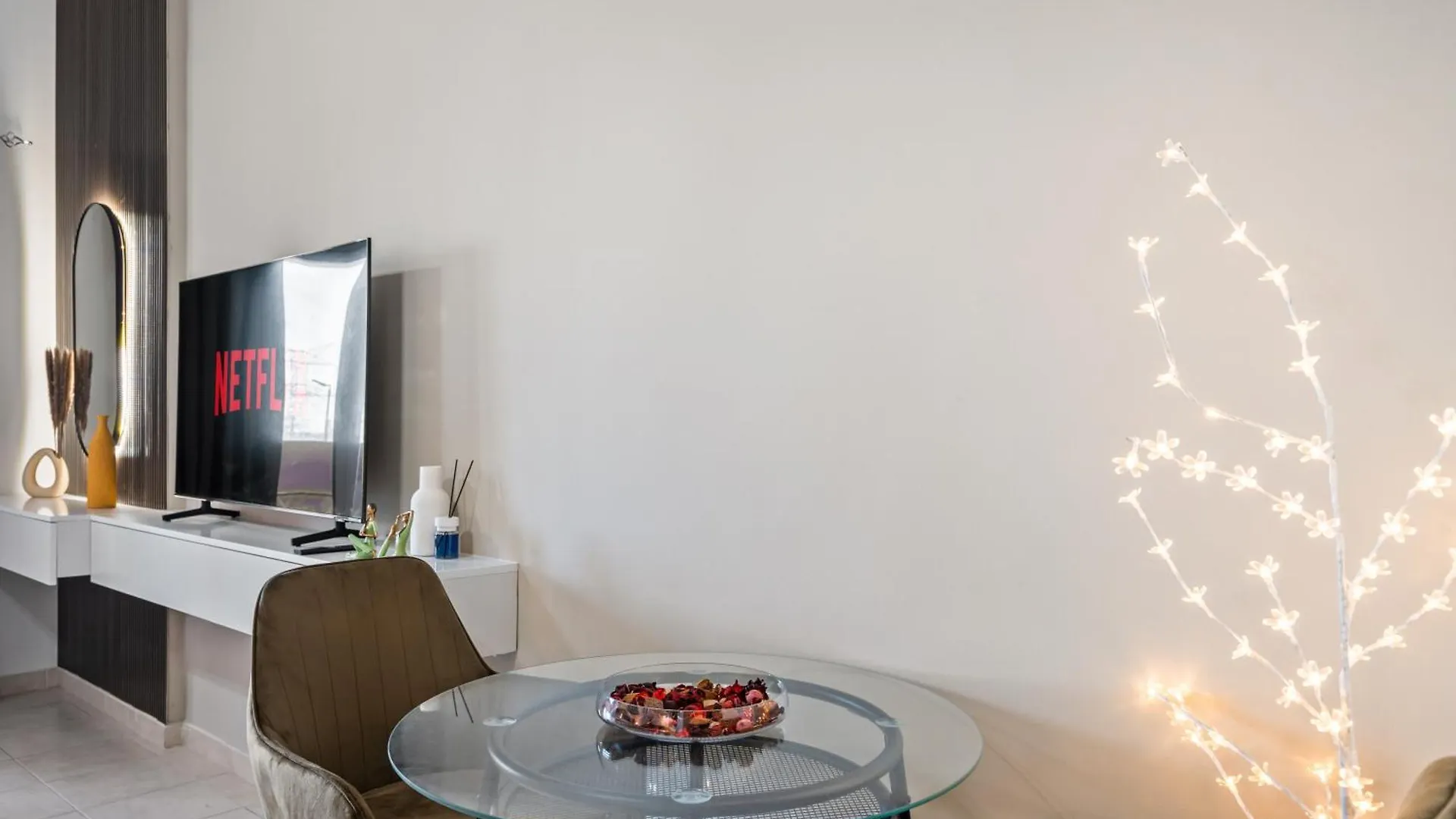 Chic Studio Near Discovery Gardens Attractions Dubai 0*,  United Arab Emirates