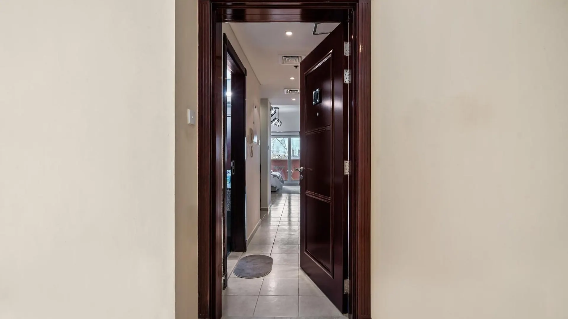 Chic Studio Near Discovery Gardens Attractions Dubai Apartment
