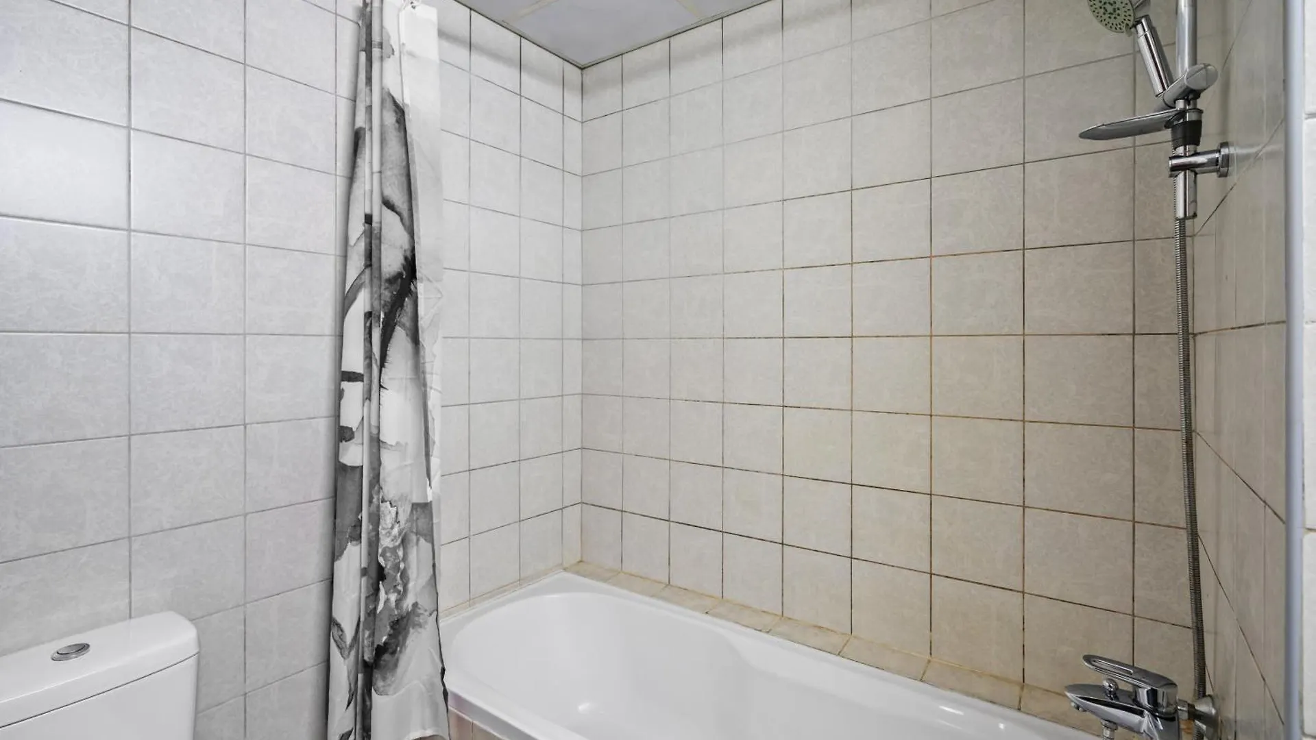 Apartment Chic Studio Near Discovery Gardens Attractions Dubai