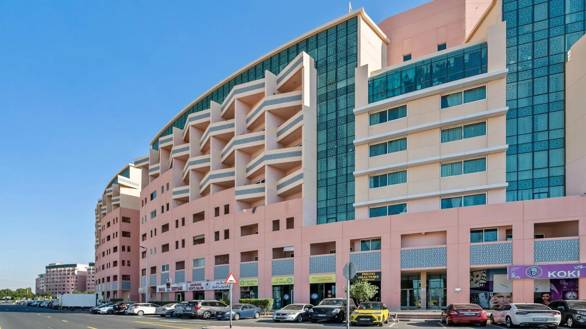 Apartment Chic Studio Near Discovery Gardens Attractions Dubai